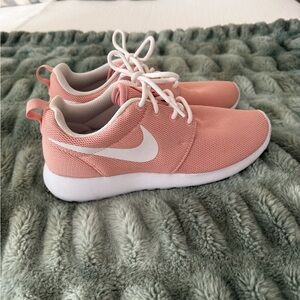 Nike Roche Run Women's Pink Sneakers